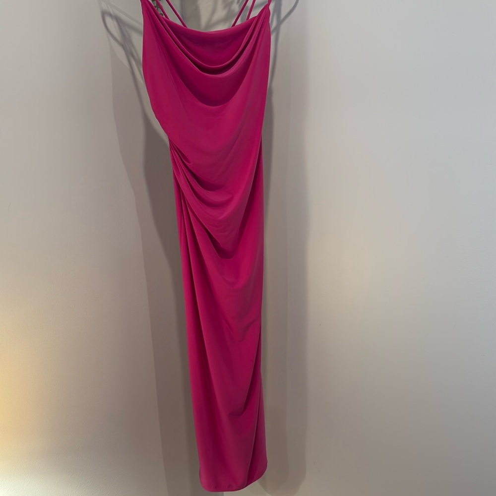 Hot pink midi dress 💘